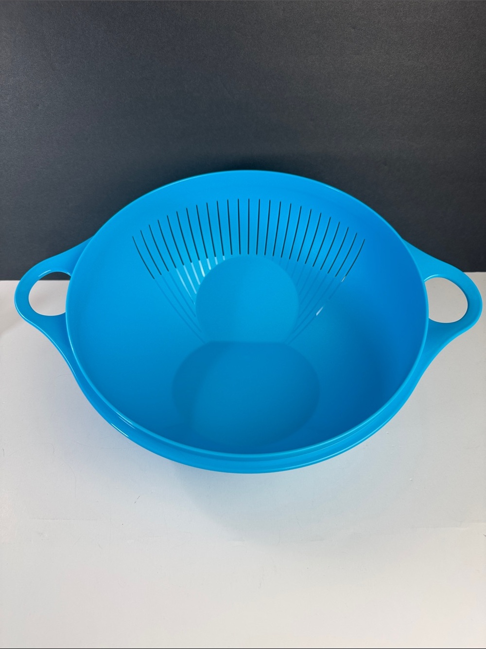 Tupperware 19 Cup Thatsa Colander Blue Large Strainer dual handle